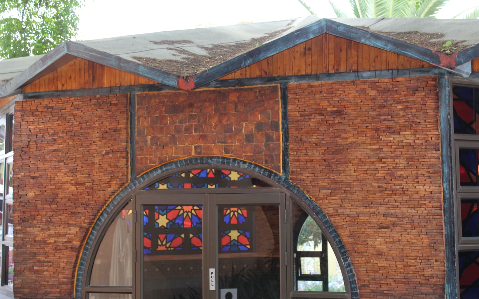 Baytul Arqam in Linbro Park, building photograph 7 of 18.